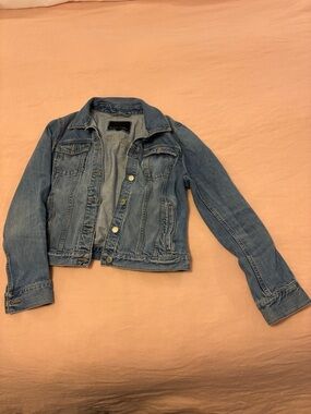 Banana republic size medium women’s denim jacket ￼